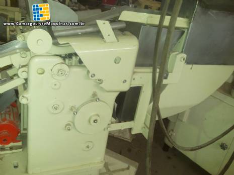 Alimentador de bala com calha vibrat�ria