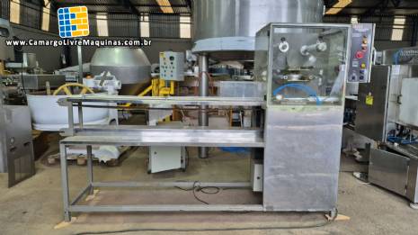 Seladora autom�tica de potes frascos copos com selo pl�stico Engemaq 900 potes por hora