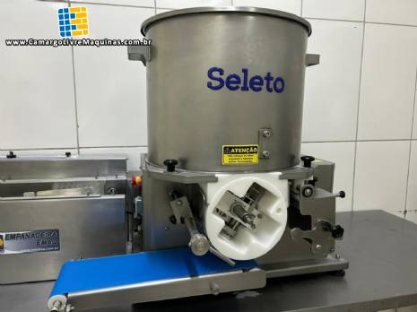 Formadora de nuggets steak cubinhos hamb�rguer Seleto 2.100 unidades por hora