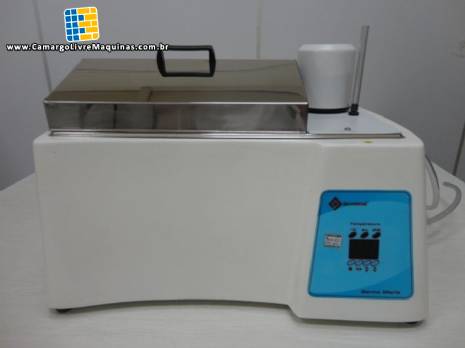 Banho maria para laborat�rios Quimis