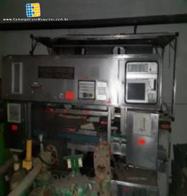 M�quina para inspe��o de garrafas vazias Krones