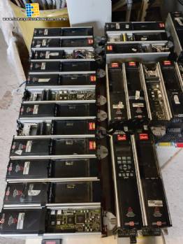 Lote com 24 inversores de frequ�ncia Danfoss VLT 5000