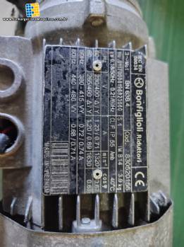 Moto _redutor Bonfiglioli, motor de 0,21 kW em 220/ 440v com redu��o 1/40 eixo vazado furo di�metro 12mm