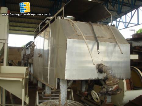 Fritador cont�nuo e secador para produ��o de batatas