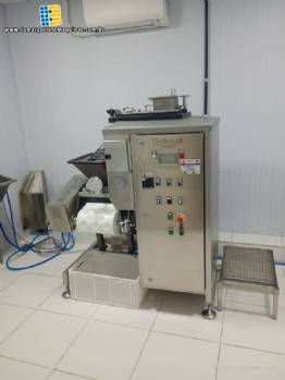 Moldadora filadeira monobloco de queijos de b�fala mu�arela MilkyLAB 20 kg por ciclo