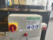 Fechadora de caixa por fita com encabinamento e sensor nas portas Strapack