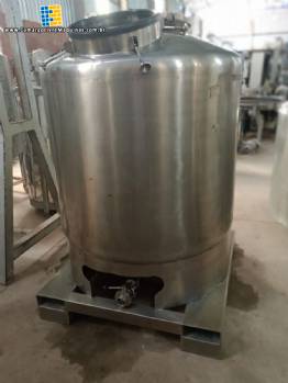 Tanque movel em a�o inox com pallet inox embutido 950 litros