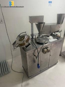 Encapsuladora semi autom�tica para 10.000 capsulas r�gidas por hora Capsutec