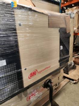 Compressora de parafuso com 30 hp e secador de ar Ingersoll Rand Compressora de parafuso com 30 hp e secador de ar Ingersoll Rand