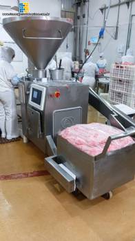 Embutideira com retorcedor de linguiças e com tombador Risco RS 114 Embutideira com retorcedor de linguiças e com tombador Risco RS 114