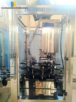 Envasadora rotativa tribloco rinser rosqueadora em inox com 9 bicos Engafbras Envasadora rotativa tribloco rinser rosqueadora em inox com 9 bicos Engafbras
